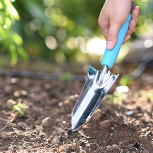 transplanter tool digging transplanter tool digging
