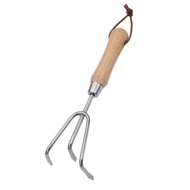 Ručný kultivátor s tromi hrotmi